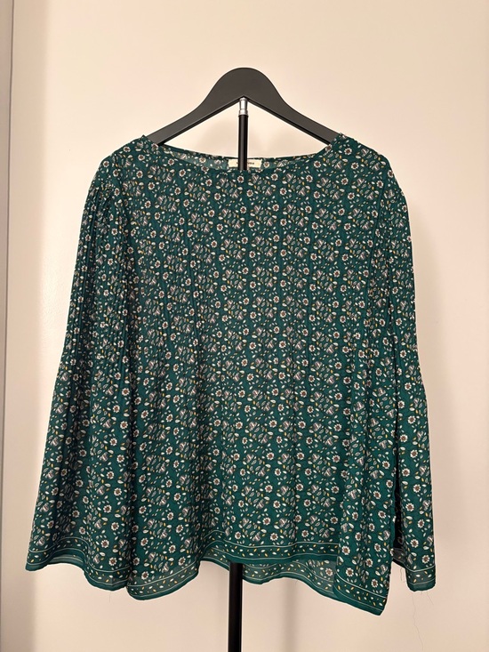Max Studio Tops - Max Studio Green Floral Long Sleeve Top